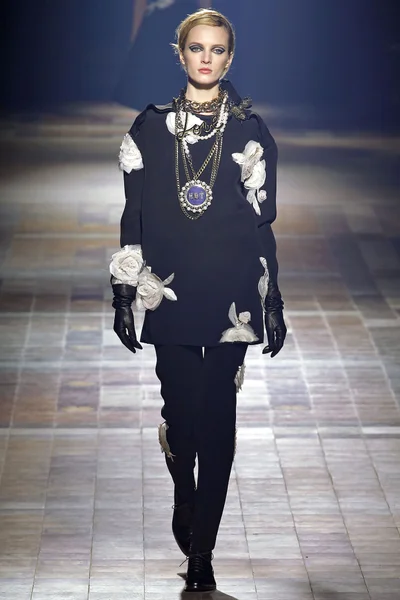 Look 2